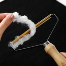 Removedor de Pelos e Fiapos para Roupas e Sofás – Reutilizável com Cabo de Madeira