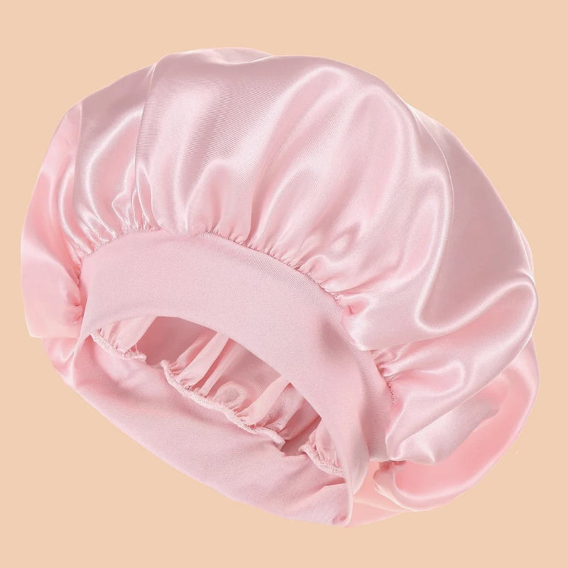 Touca de Cetim Premium para Dormir na cor rosa, com elástico confortável, ideal para proteger os cabelos, reduzir o frizz e preservar a hidratação dos fios durante o sono.