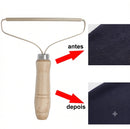Removedor de Pelos e Fiapos para Roupas e Sofás – Reutilizável com Cabo de Madeira
